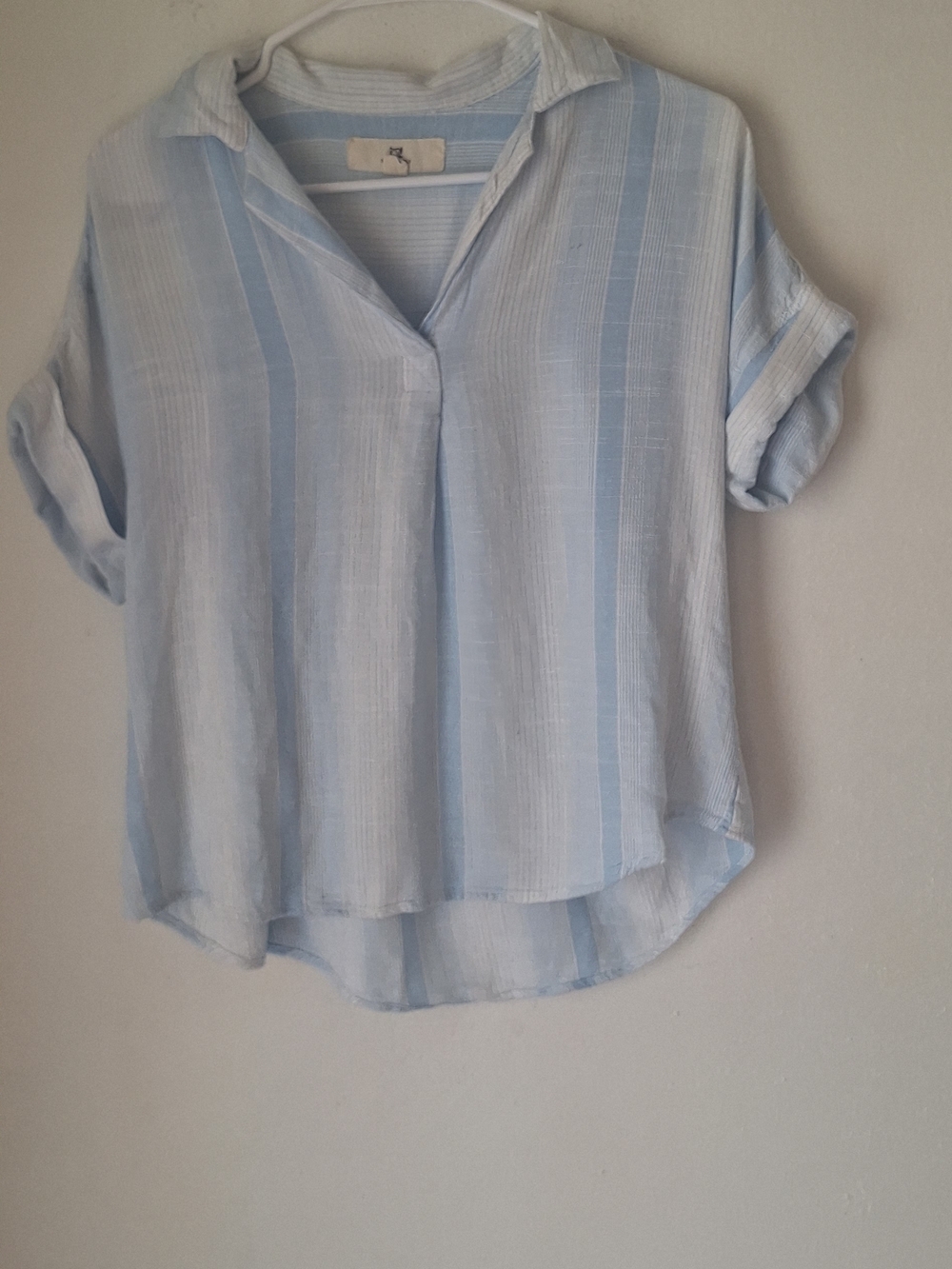 Casual Thread & Supply Light Blue Striped V-Neck Blouse 98% Rayon 2% Linen  Sz S